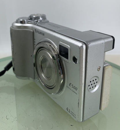 Fujifilm FINEPIX DIGITAL CAMERA E500 4.1MP Silver WITHOUT CHARGER - TESTED - 3152