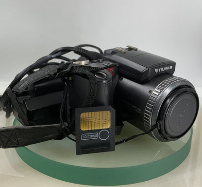 Fujifilm FinePix 6900 Zoom 3.1MP Camera WITH CHARGER AND 128MB CARD TESTED- 9020