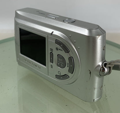 Premier DS-3081S 3.0MP DIGITAL CAMERA SILVER NO CARD NO CHARGER TESTED - 2406