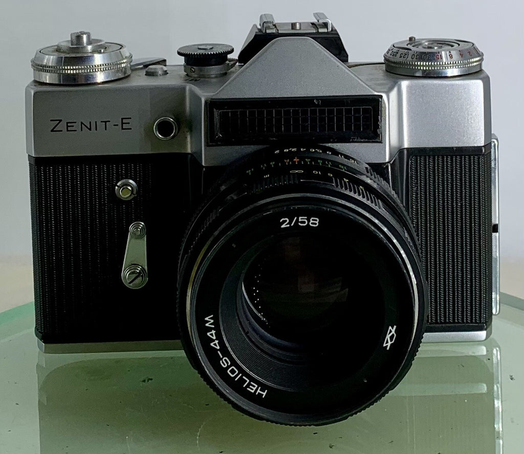 Very Rare ZENIT E POINT AND SHOOT FILM CAMERA+HELIOS-44M LENS+SILVER+TESTED-3401