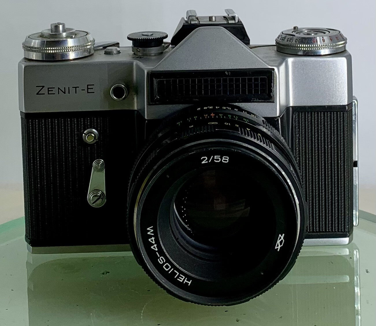 Very Rare ZENIT E POINT AND SHOOT FILM CAMERA+HELIOS-44M LENS+SILVER+TESTED-3401
