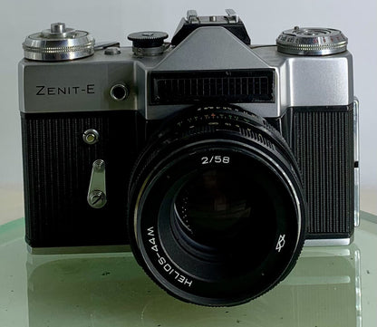 Very Rare ZENIT E POINT AND SHOOT FILM CAMERA+HELIOS-44M LENS+SILVER+TESTED-3401