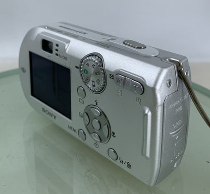 Sony Cyber Shot DSC-P100 5.1 MP SILVER + CHARGER + COVER NO CARD TESTED - 6746