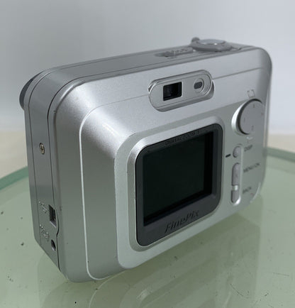 FUJIFILM FINEPIX A403 2.1MP DIGITAL CAMERA WITHOUT SD CARD NO CHARGER TESTED-2044