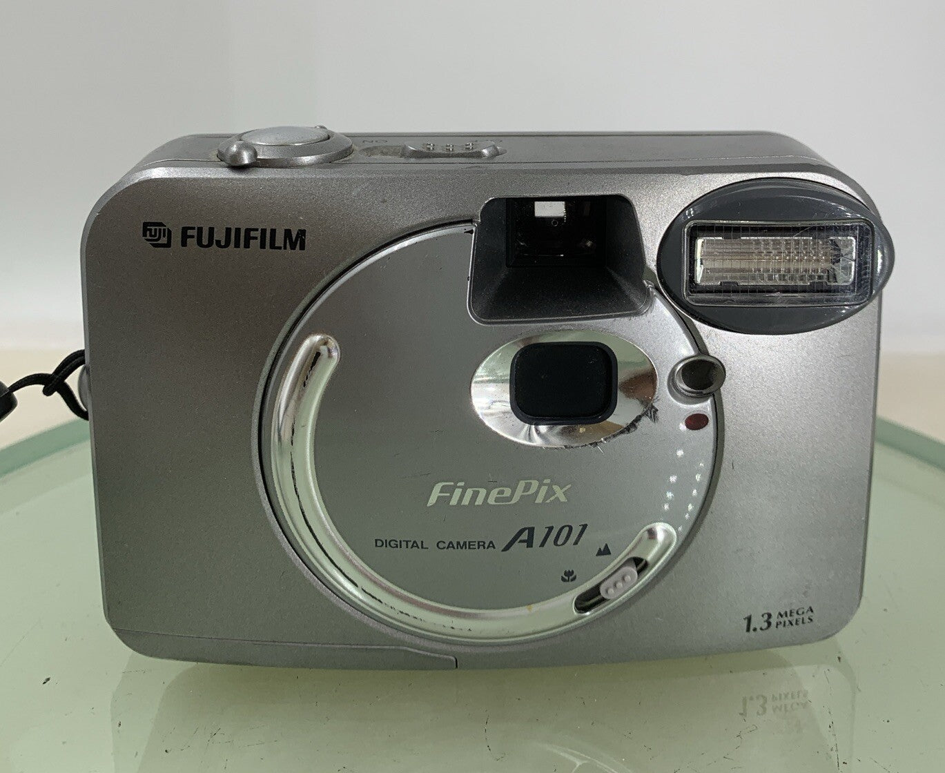 Fujifilm FinePix A101 1.3MP Digital Camera SILVER NO CARD NO CHARGER TESTED - 591