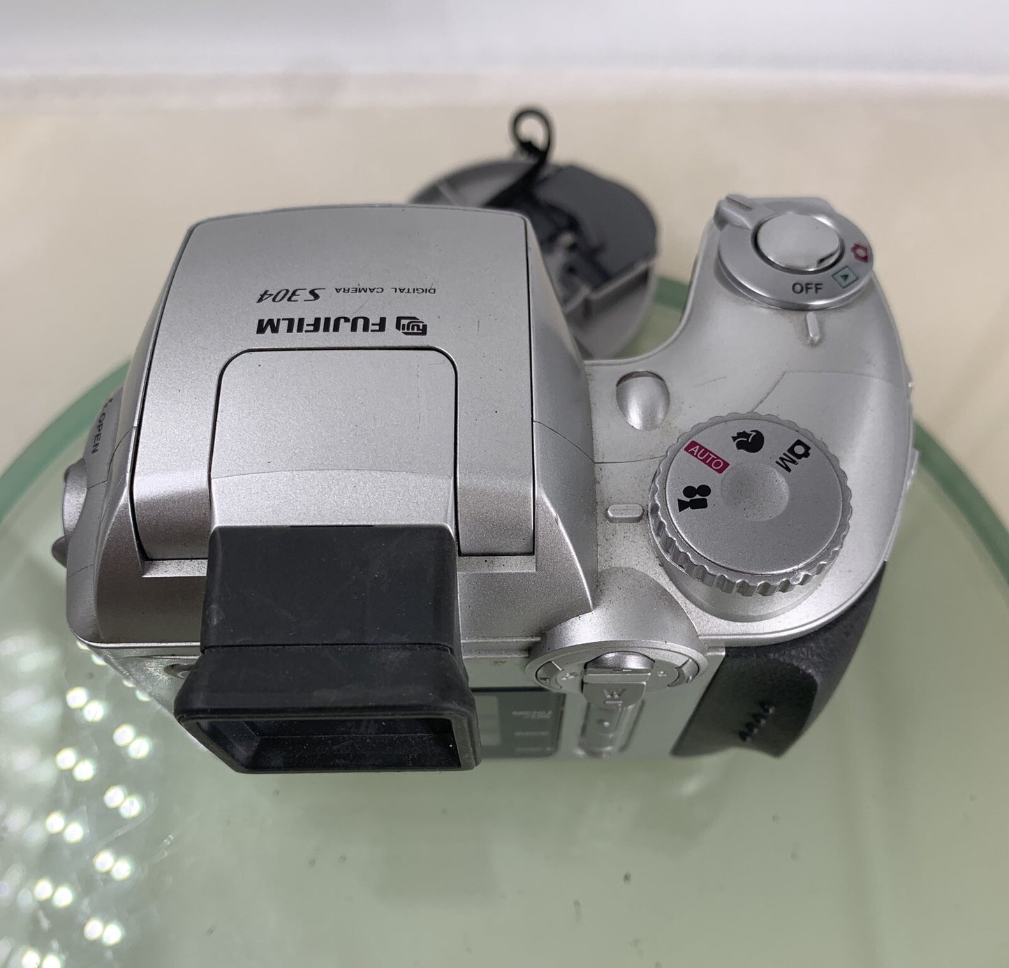 Fujifilm FinePix S304 3.2MP Digital Camera - Silver GOOD CONDITION, TESTED-7805