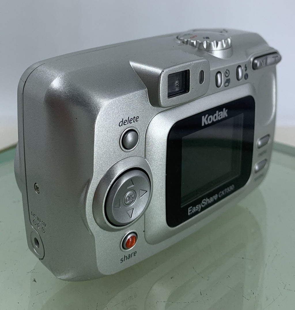 Kodak EASYSHARE CX7330 3.1MP COMPACT DIGITAL CAMERA NO CARD SILVER TESTED - 6004