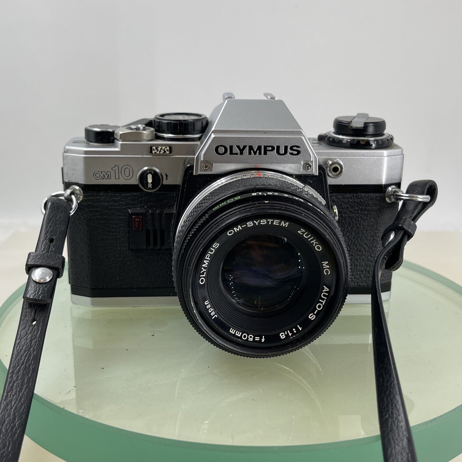 Olympus OM10 35mm Film SLR Manual Camera + Olympus 50/1.8 Zuiko Lens - Silver6091