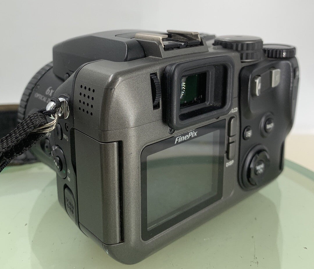 FujiFilm FinePix S602 Z 3.1MP SLR Digital Camera BLACK 16MB CARD TESTED - 1444