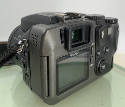 FujiFilm FinePix S602 Z 3.1MP SLR Digital Camera BLACK 16MB CARD TESTED - 1444