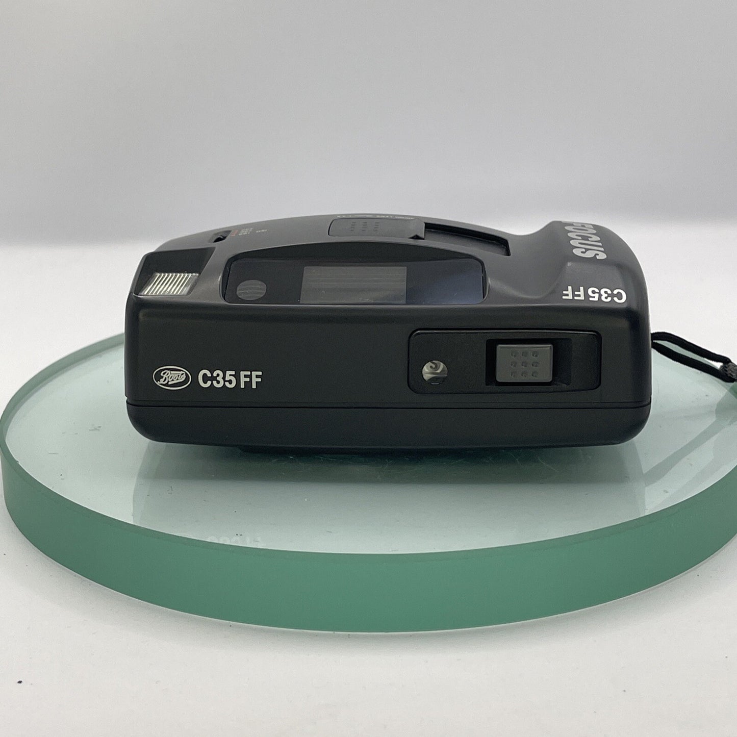 RARE BOOTS C35FF FOCUS RICOH LENS 1:4.5 35mm FILM CAMERA  MADE IN TAIWAN #867