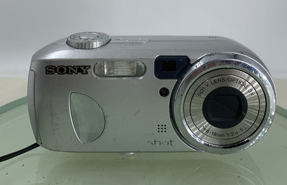 Sony Cybershot DSC-P12 5.0MP COMPACT DIGITAL CAMERA NO CARD SILVER TESTED - 1501