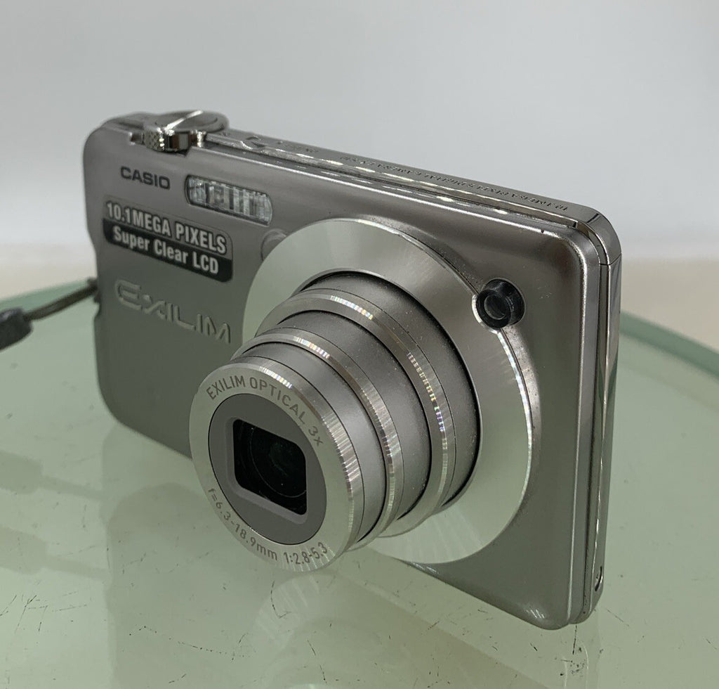 Casio Exilim EX-S10 DIGITAL CAMERA SILVER WITH CHARGER NO CARD TESTED - 512
