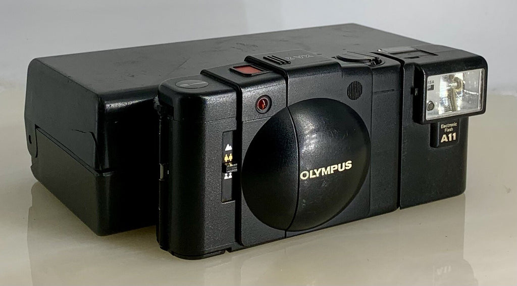 OLYMPUS XA2 Compact Camera 35mm Flash A11 D.ZUIKO 35mm f3.5 TESTED + Case 680
