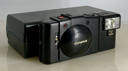 OLYMPUS XA2 Compact Camera 35mm Flash A11 D.ZUIKO 35mm f3.5 TESTED + Case 680