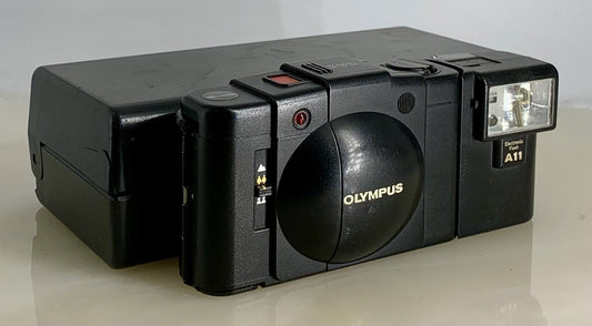 OLYMPUS XA2 Compact Camera 35mm Flash A11 D.ZUIKO 35mm f3.5 TESTED + Case 680