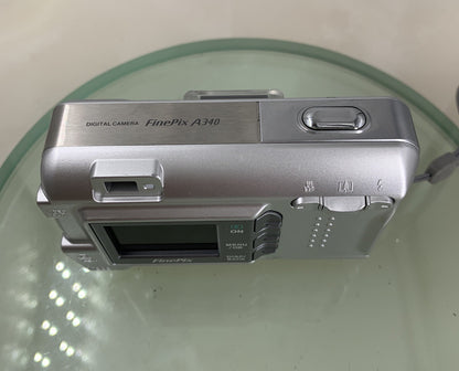 Fujifilm FINEPIX A340 DIGITAL CAMERA SILVER GOOD CONDITION - TESTED - 8895