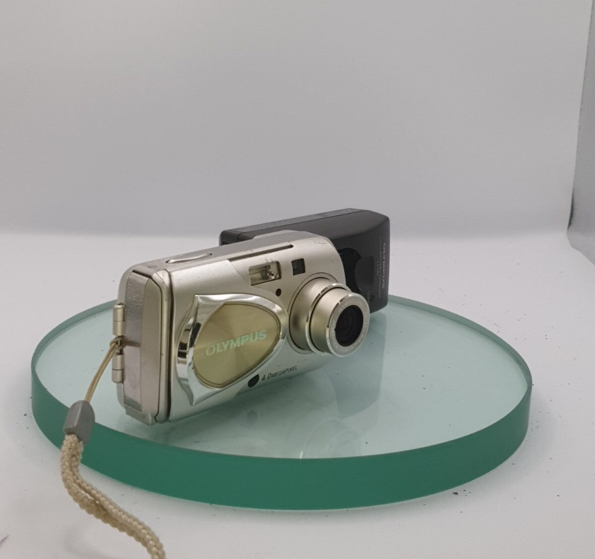 Olympus Mju 400 digital camera in good condition with charger and battery #9950