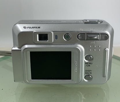 Fujifilm COMPACT DIGITAL CAMERA FinePix A500 5.1MP Silver NO CARD - TESTED - 5155
