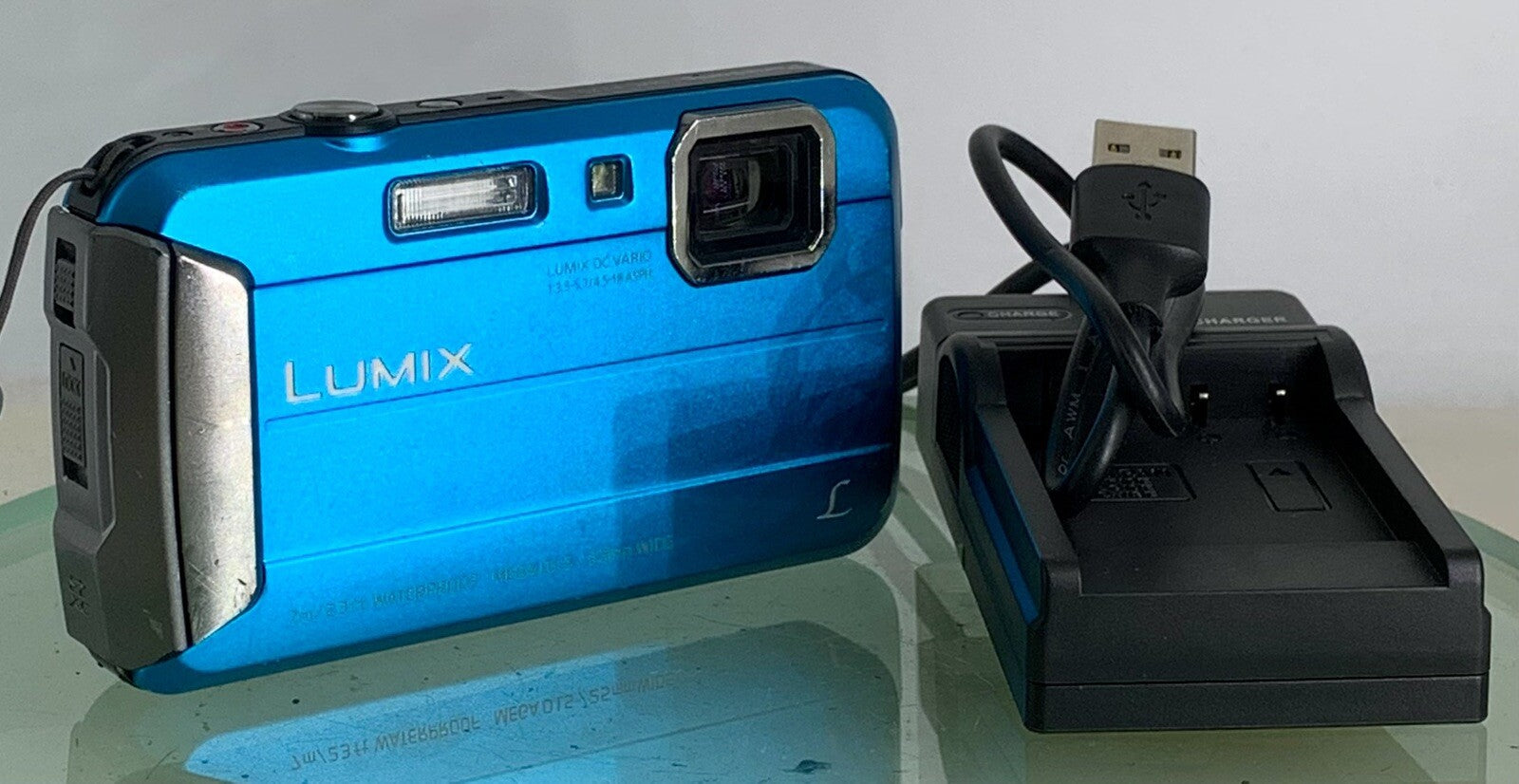 Panasonic Lumix DMC-FT25 16.1MP Waterproof Digital Camera +Charger+Tested- 3380