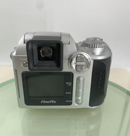 Fujifilm FinePix S304 3.2MP Digital Camera - Silver GOOD CONDITION, TESTED-7804