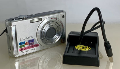 Panasonic LUMIX DMC-FS5 10.1MP Digital Camera + Silver + Charger + Tested - 5550