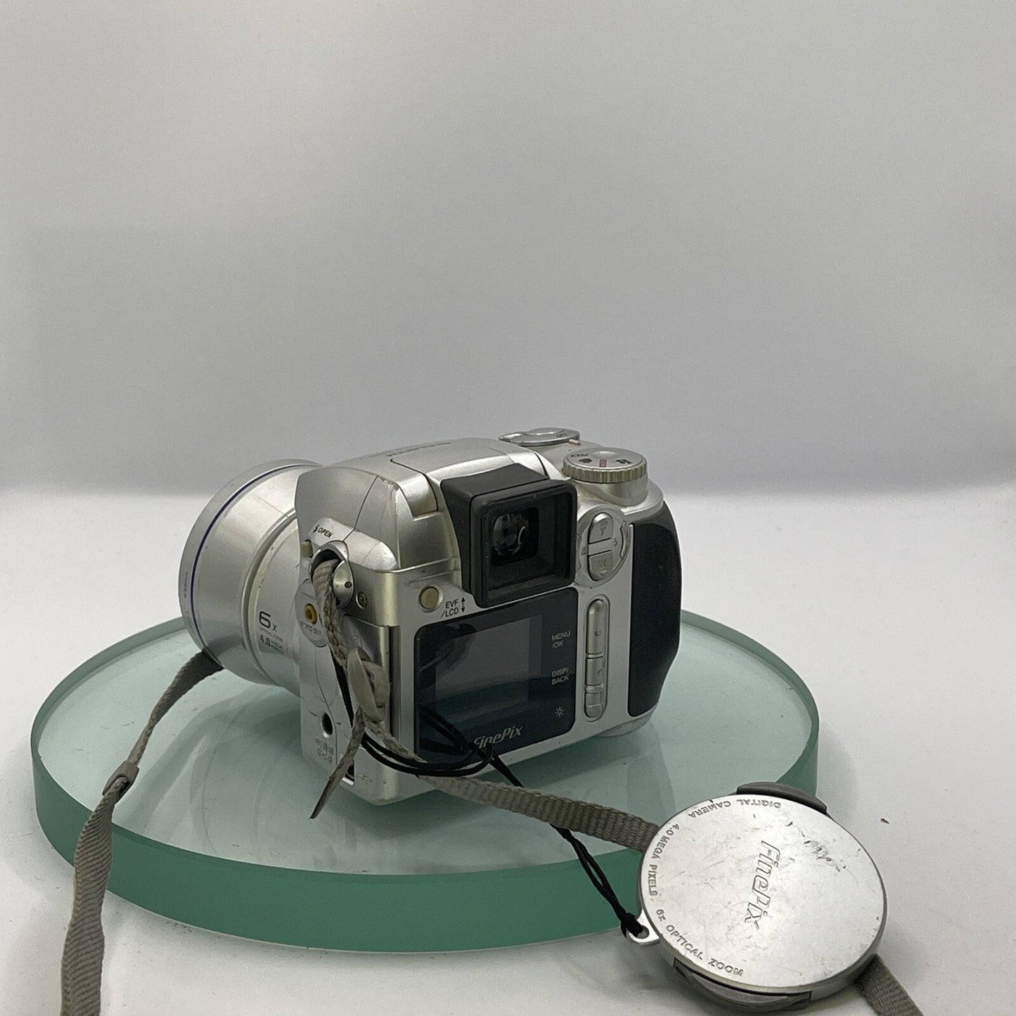 Fuji Finepix S3500 4mp Digital Camera- Silver Takes AA -Tested 16MB XD Card #9273