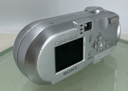 SONY Cyber-Shot 4.1 Megapixels Digital Camera DSC-P73 Silver TESTED - 454