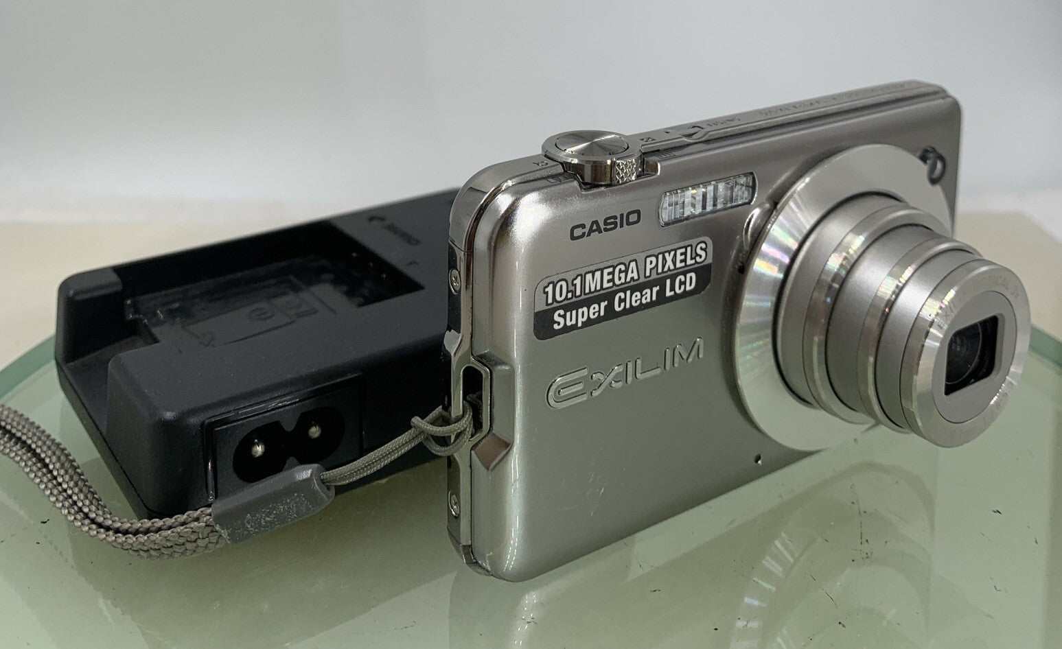 Casio Exilim EX-S10 DIGITAL CAMERA SILVER WITH CHARGER NO CARD TESTED - 510