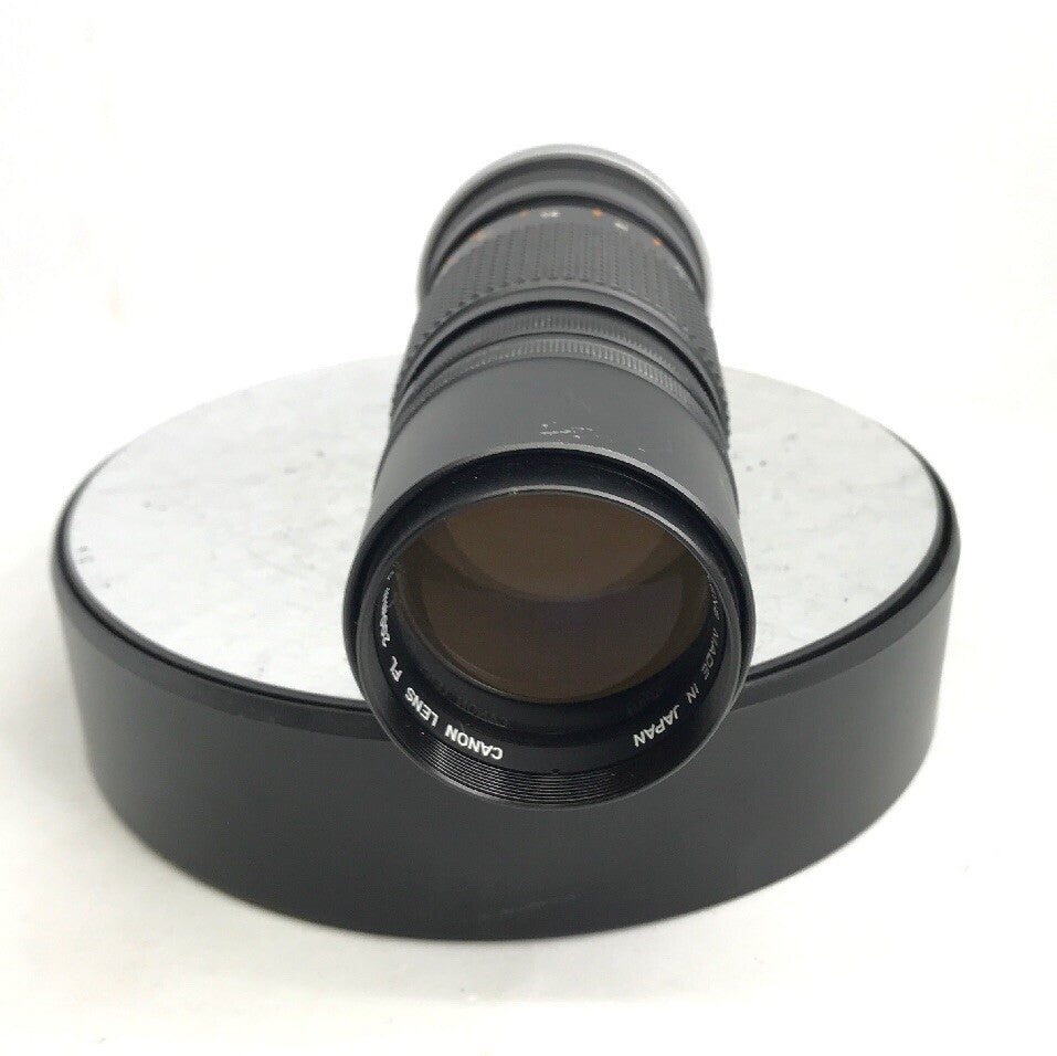 Canon Lens FL 200mm 1:4,5 in extremely good condition Comes with case GREAT #6475