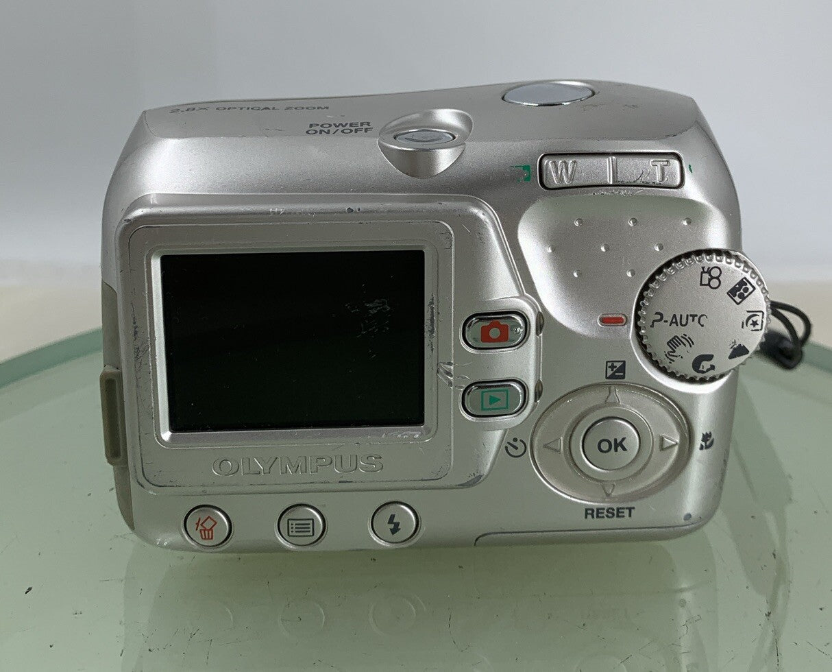 OLYMPUS X-715 5.0MP COMPACT DIGITAL CAMERA SILVER NOCARD NO CHARGER TESTED - 445