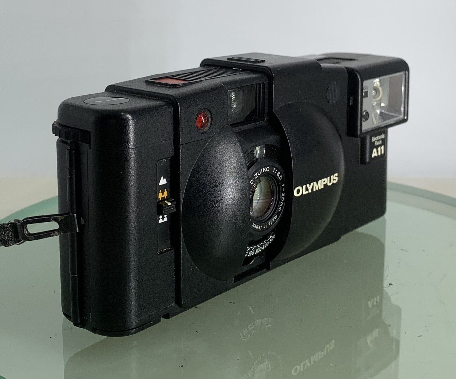 OLYMPUS XA2 Electronic Flash A11 D.ZUIKO 35mm f3.5 POINT & SHOOT CAMERA Case#1892