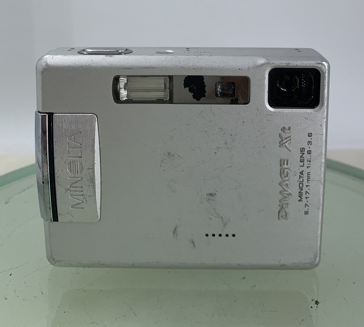 KONIKA MINOLTA DIMAGE XT CAMERA SILVER WITH BOX AND CHARGER - TESTED - 2931