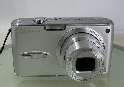 Panasonic Lumix DMC-FX01 6mp Digital Camera SILVER +CHARGER +COVER TESTED - 3201