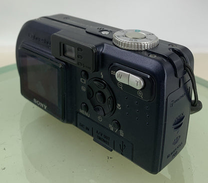 Sony CYBER-SHOT DSC-P12 5.0MP Digital Camera WITH CHARGER AND BAG TESTED - 6366
