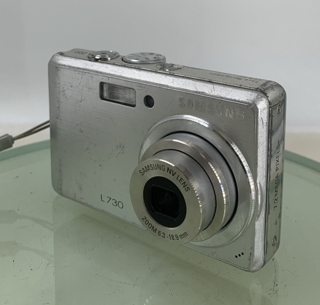 SAMSUNG L730 7.2 MEGA PIXEL DIGITAL CAMERA WITH CHARGER +2GB CARD TESTED - 2592