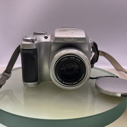 Fuji Finepix S3500 4mp Digital Camera- Silver Takes AA Tested Poor Body #6891