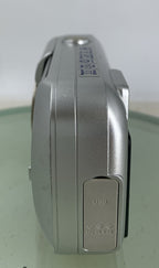Olympus Camedia C-160 Digital Camera SILVER NO CHARGER NO CARD TESTED - 5363