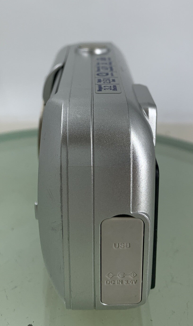 Olympus Camedia C-160 Digital Camera SILVER NO CHARGER NO CARD TESTED - 5363
