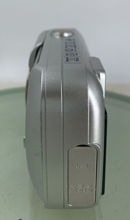 Olympus Camedia C-160 Digital Camera SILVER NO CHARGER NO CARD TESTED - 5363