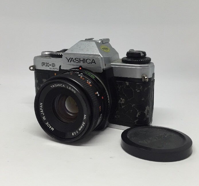 YASHICA FX-D QUARTZ 35mm FILM SLR CAMERA WITH YASHICA 50mm F/1.9 ML Lens 122