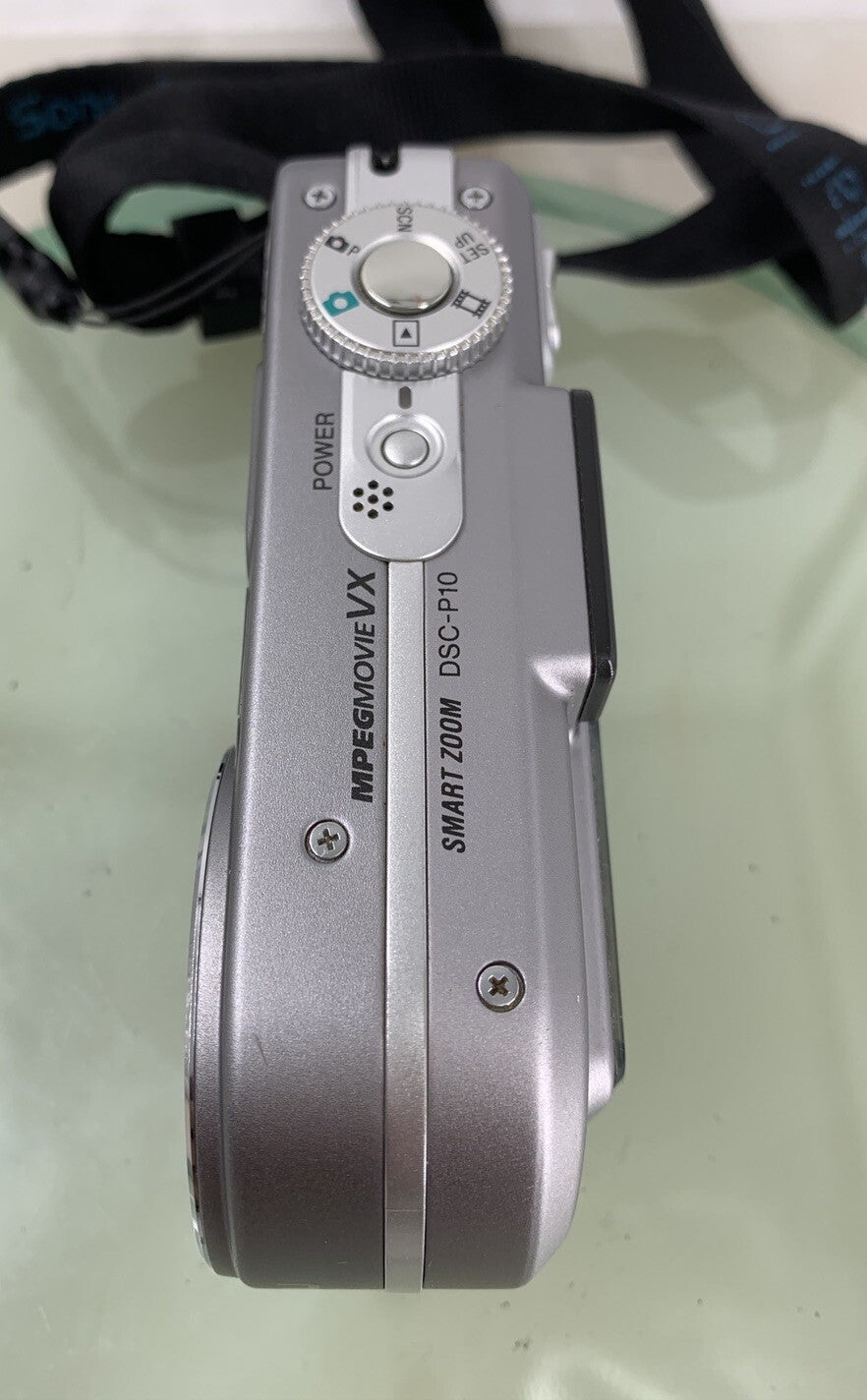 Sony Cybershot DSC-P10 5MP DIGITAL CAMERA SILVER 32MB SD CARD - TESTED - 9093