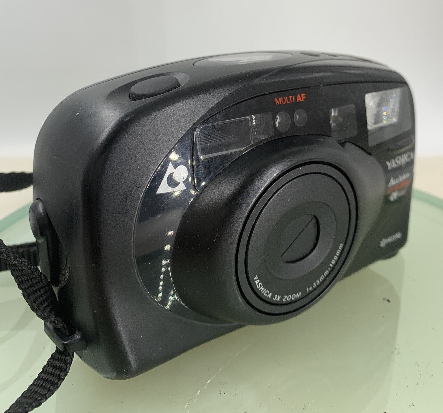 Yashica Acclaim Zoom 300 Kyocera Vintage Film Camera BLACK GOOD - TESTED - 3400