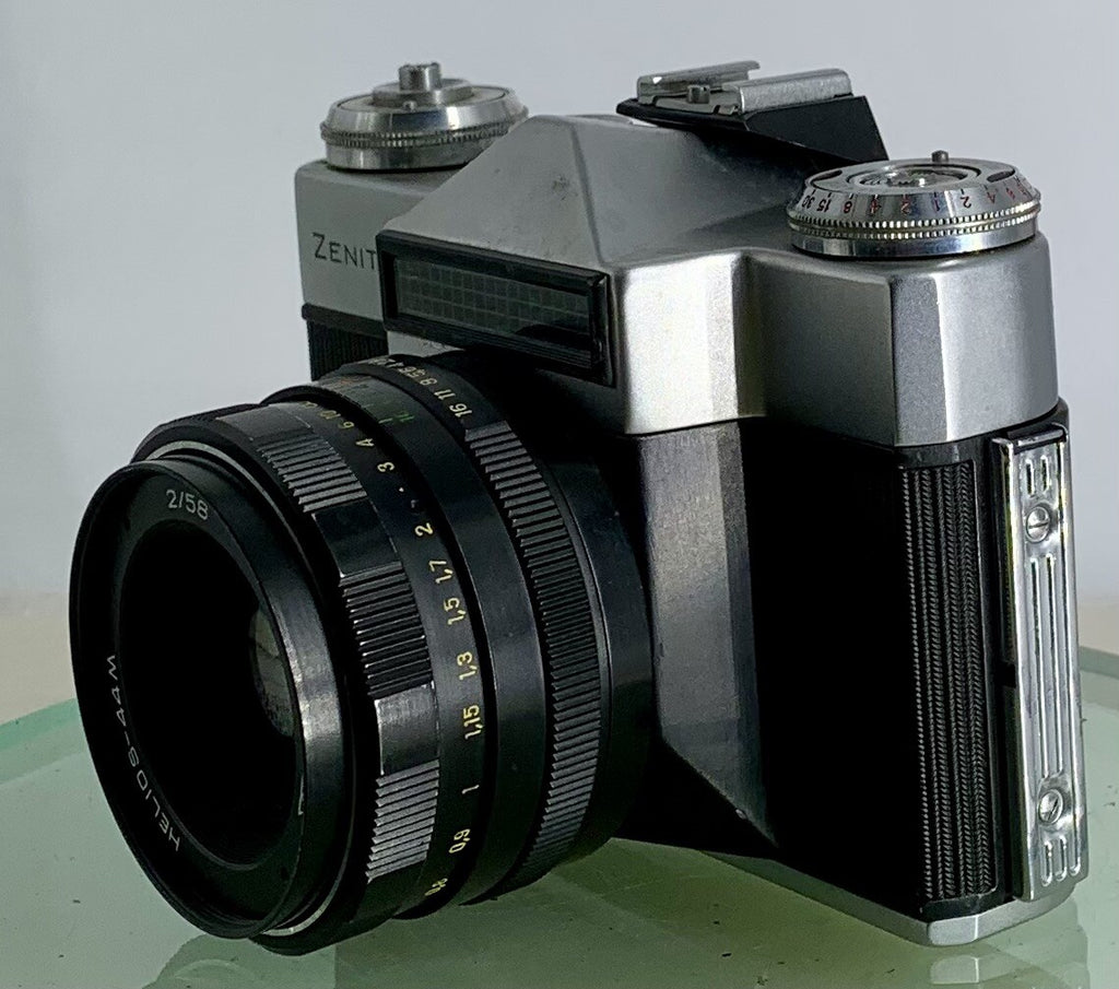 Very Rare ZENIT E POINT AND SHOOT FILM CAMERA+HELIOS-44M LENS+SILVER+TESTED-3406
