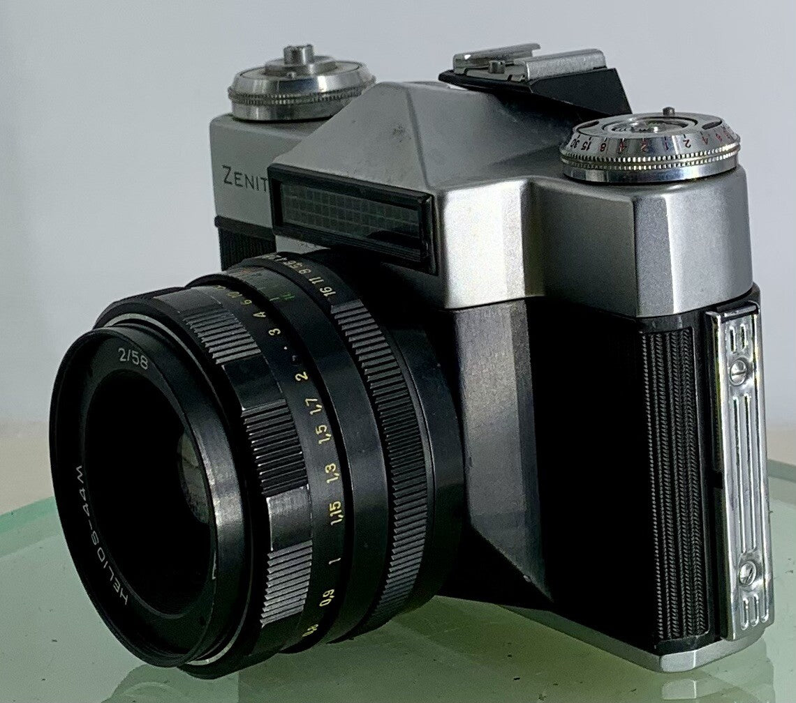 Very Rare ZENIT E POINT AND SHOOT FILM CAMERA+HELIOS-44M LENS+SILVER+TESTED-3406