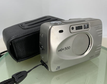 Minolta VECTIS 300 STEEL CAMERA NO CARD SILVER WITH COVER - TESTED - 9920