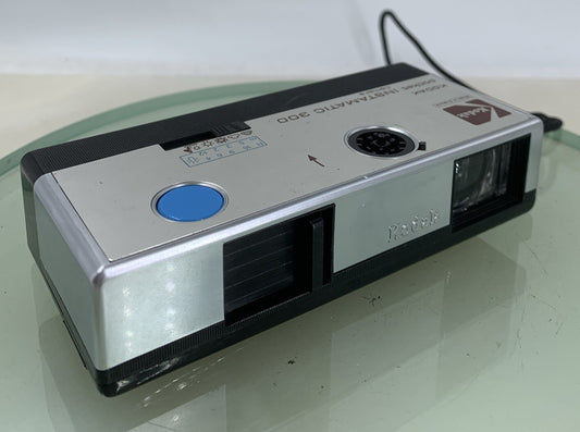 VINTAGE KODAK POCKET INSTAMATIC 300 CAMERA SILVER WORKING AND TESTED - 1350