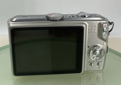 Panasonic Lumix DMC-TZ5 10x Zoom DIGITAL CAMERA NO CHARGER NO CARD TESTED - 2515