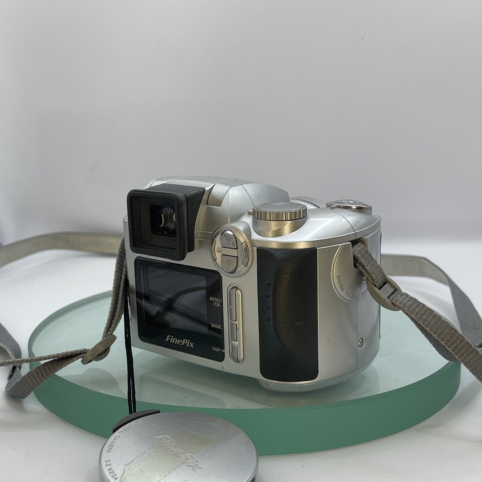 FUJI Fujifilm FinePix S304 DIGITAL CAMERA 3.2 MP LCD SCREEN, BAG, 1GB XD CARD5