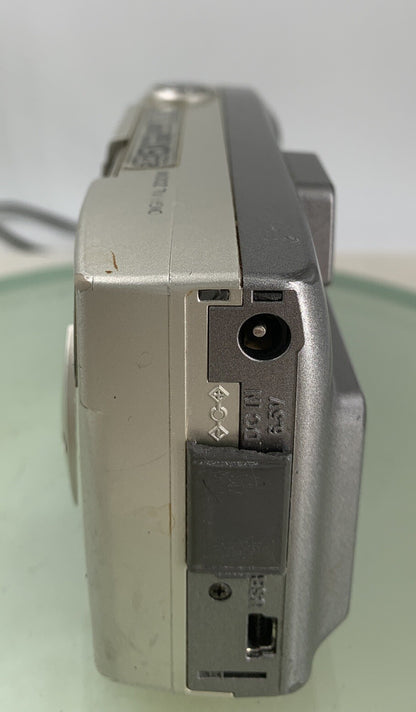 Olympus Camedia D-380 2MP Digital Compact Camera SILVER NO CHARGER - TESTED - 93